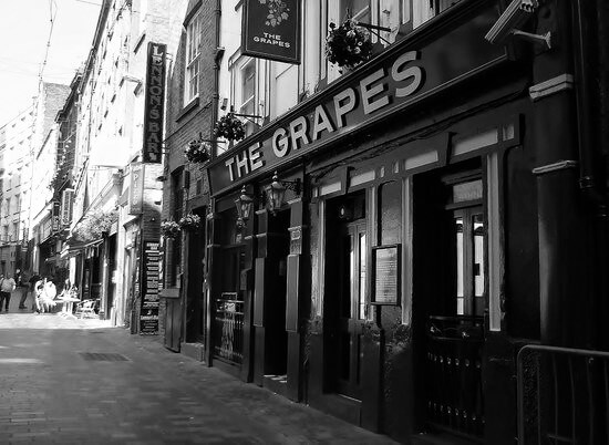 the-famous-grapes-pub