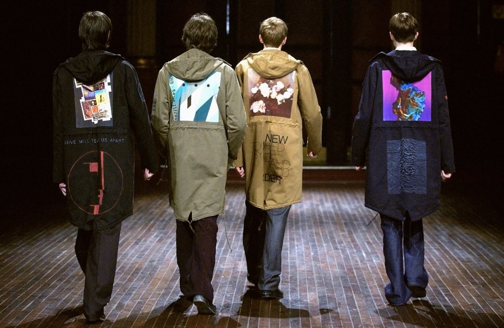Raf Simons menswear Autumn Winter 2003 Paris Menswear Fashion Week Copyright Catwalking.com 'One Time Only' Publication Editorial Use Only unless otherwise formally agreed