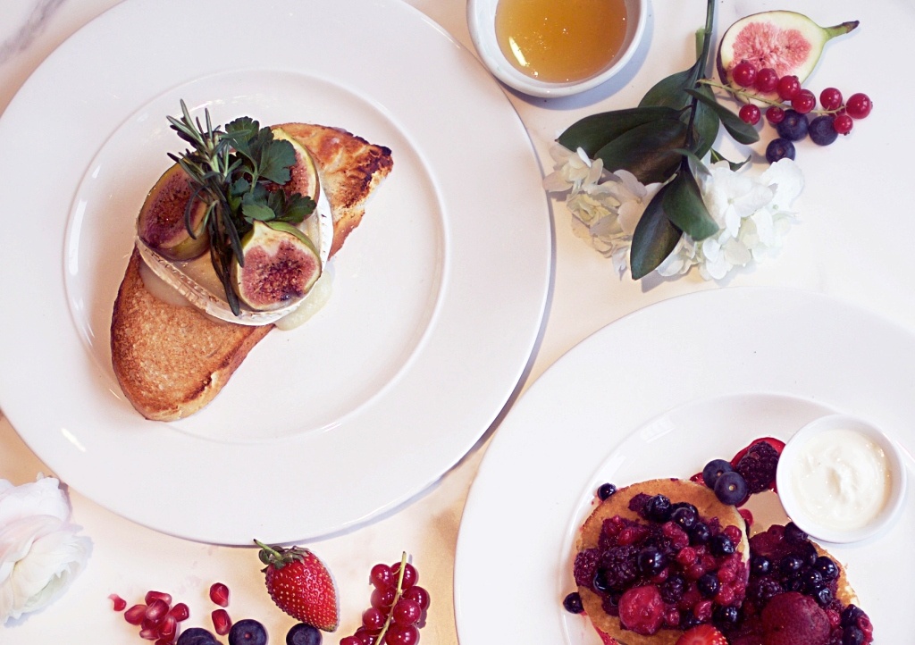 Gusto brunch figs honey and goats cheese on rustic bread with warm buttermilk pancakes (2)